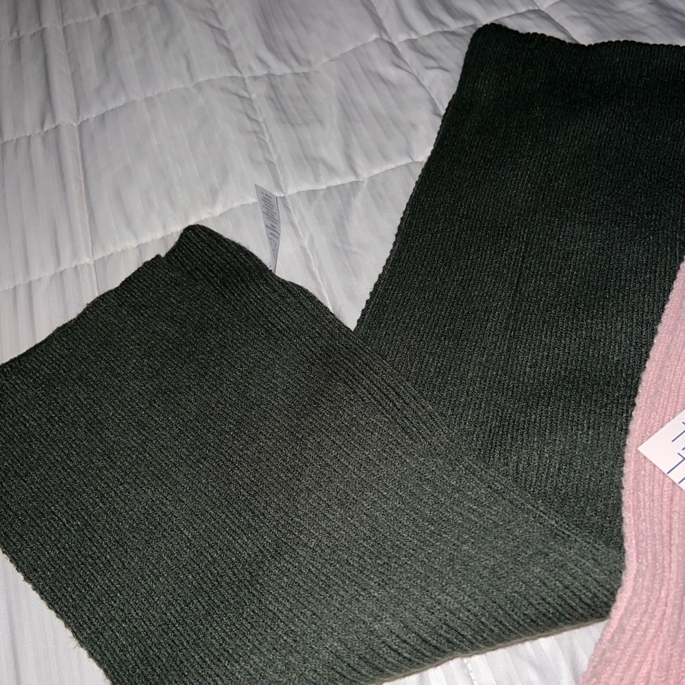 Time and Tru Ribbed Knit Scarves -black and Pink one size - Picture 6 of 6